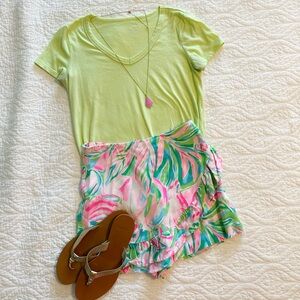 Lilly Pulitzer Fay Shorts in Croc my World size 2